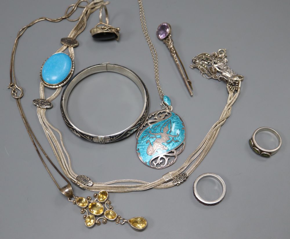 Assorted jewellery including Thai sterling and enamel pendant necklace, sterling and niello bangle etc.